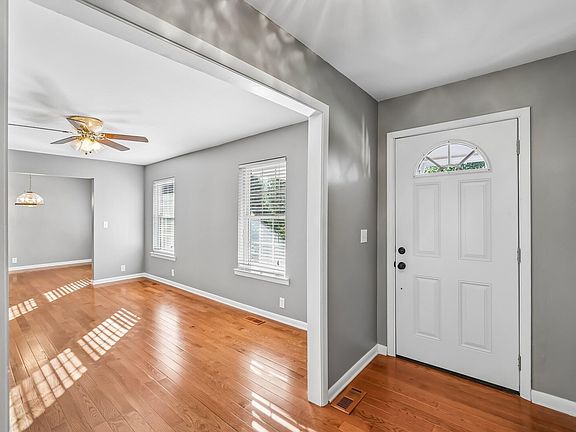 5th image of 685 Lockhart Rd