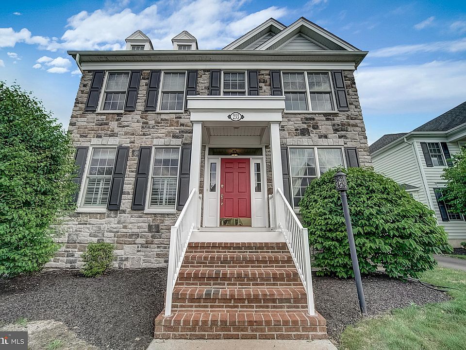 1st image of 233 Cambridge Pl
