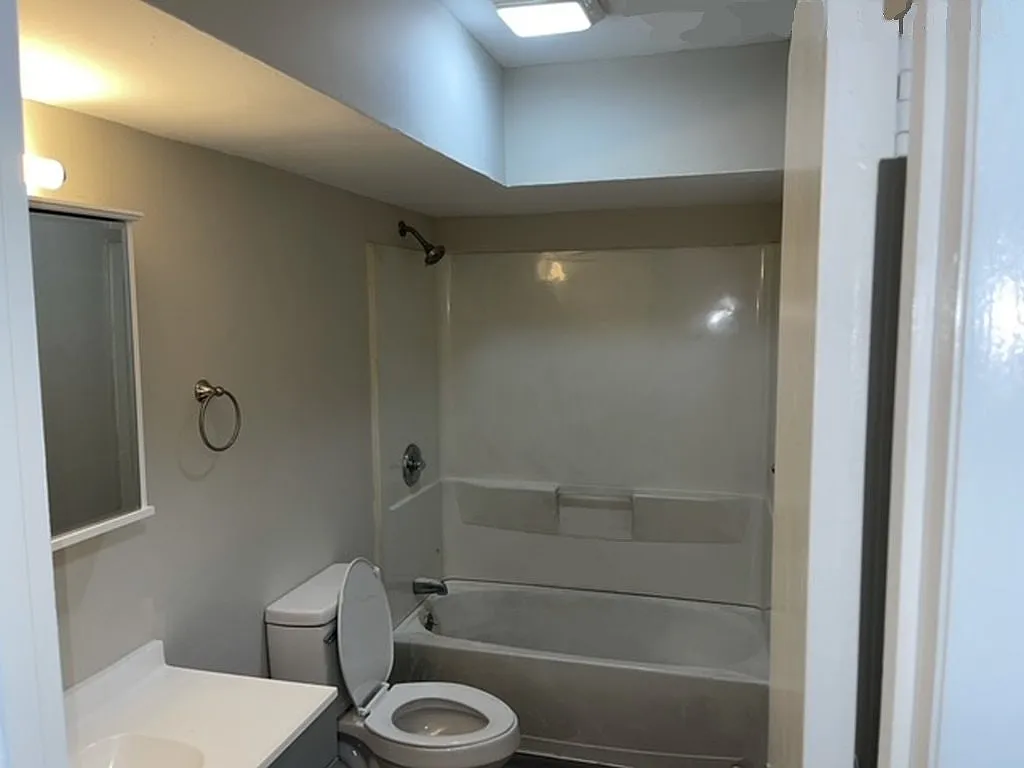 2207 Lexington Drive, Unit 1 — Photo 3