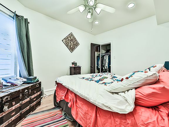 5th image of 2451 W Belle Plaine Ave #2