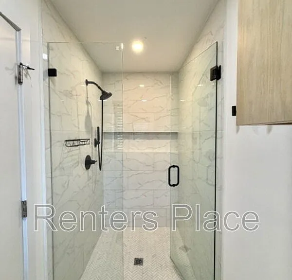 2616 E 58th St S — Photo 25