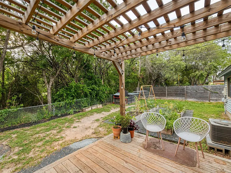 8812 United Kingdom Dr — Photo 28