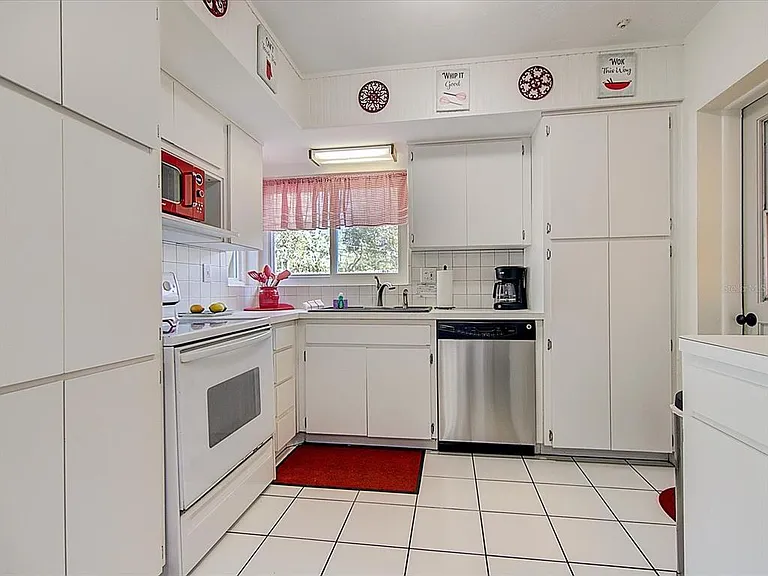13589 Croft Dr S — Photo 13