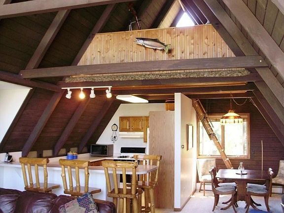 Kitchen & Dining Area
