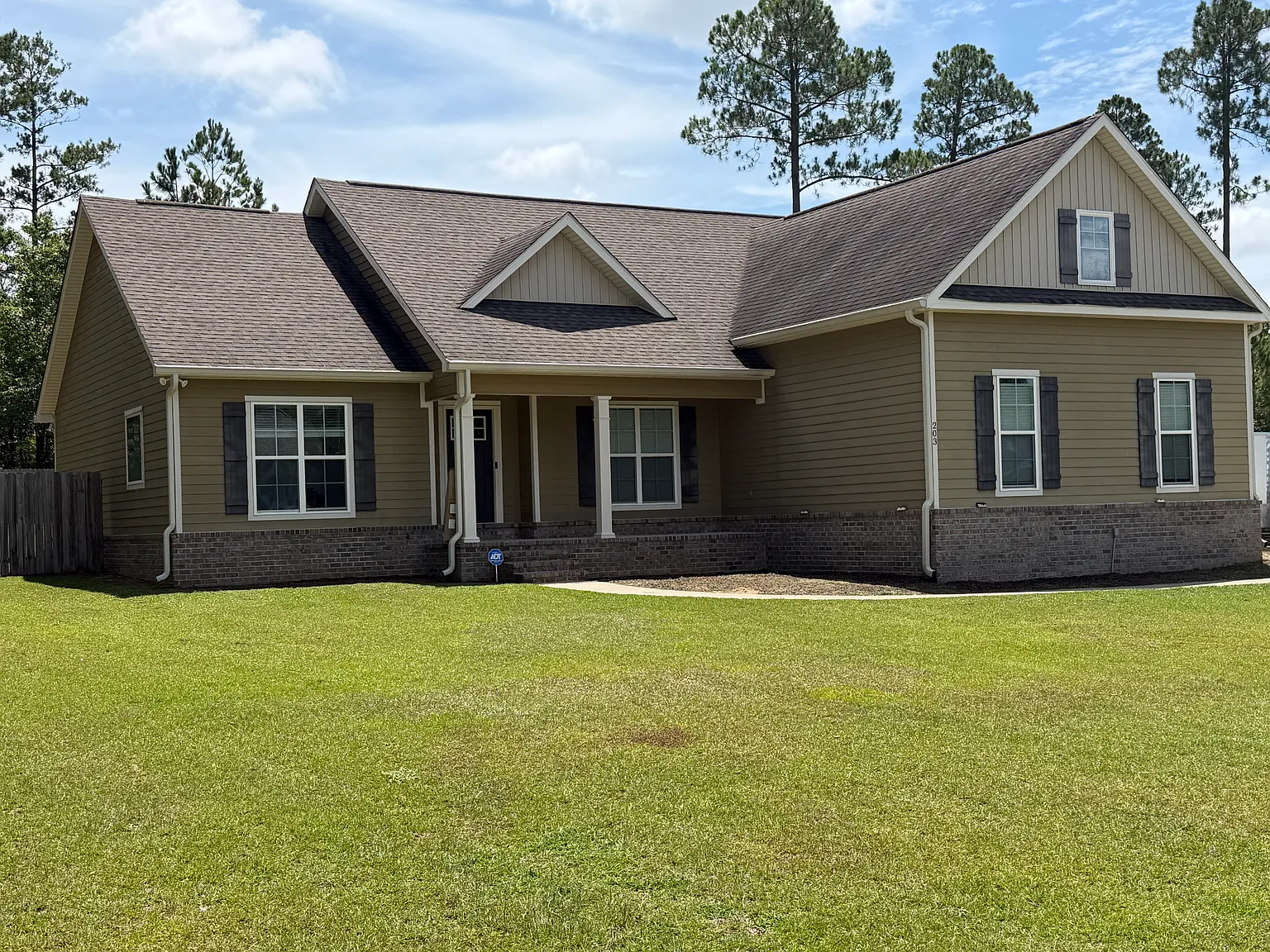 4 bed, 2156 sqft, $2,400 — Photo 2