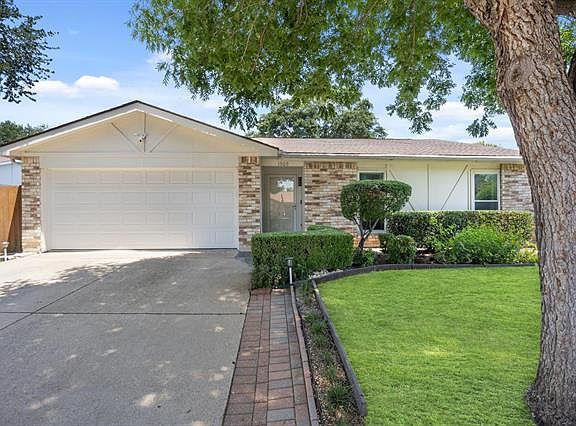 2nd image of 1909 San Saba Ln