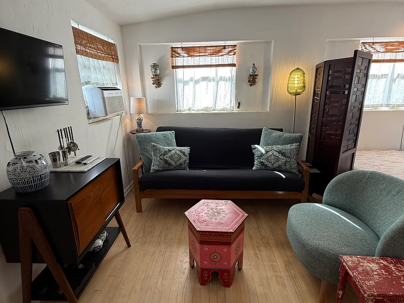 Studio, 650 sqft, $1,450 — Photo 2