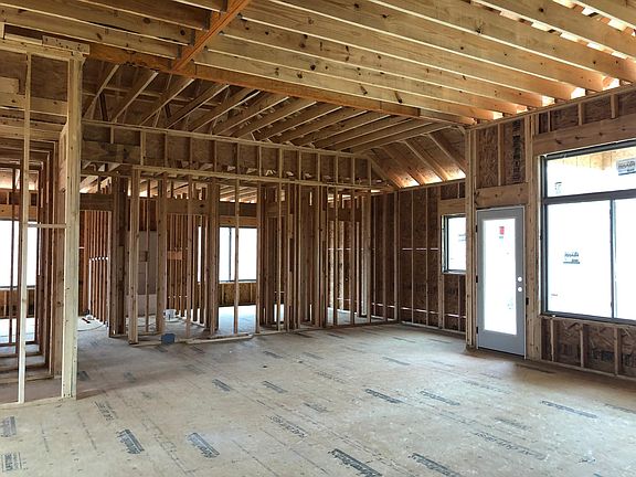 3rd image of 33 Pickering Dr
