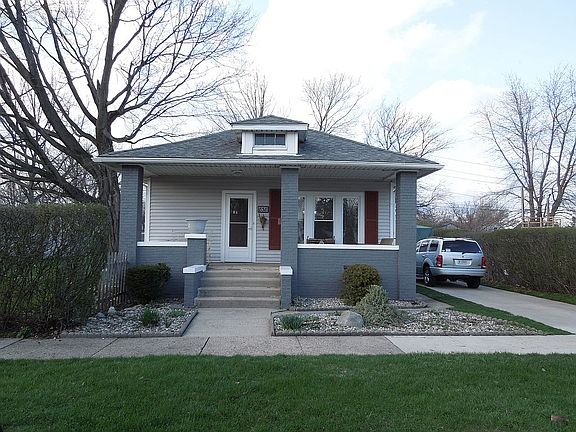 2nd image of 838 E 5th St