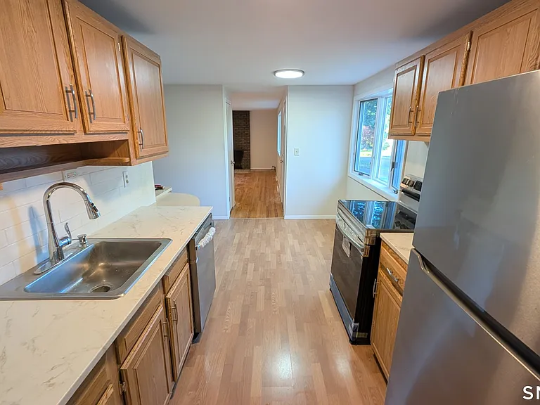 21 Rondy Ln — Photo 2