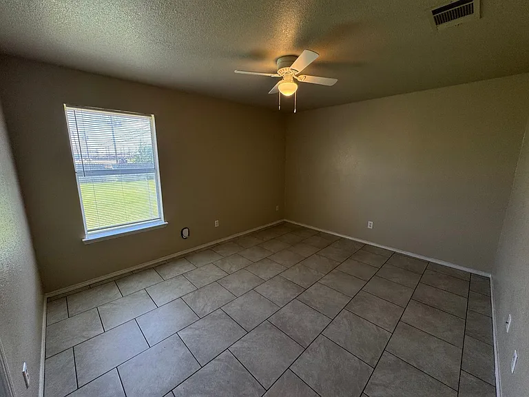 5702 Greengate Dr — Photo 36