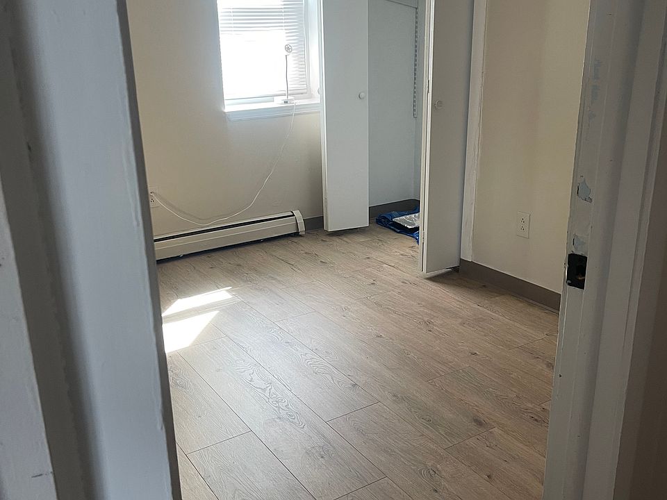 2nd image of 193 Orchard St
