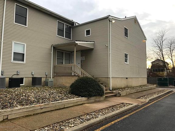 2nd image of 213 Main St APT 8
