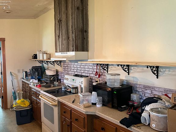4th image of 49 Cedar St