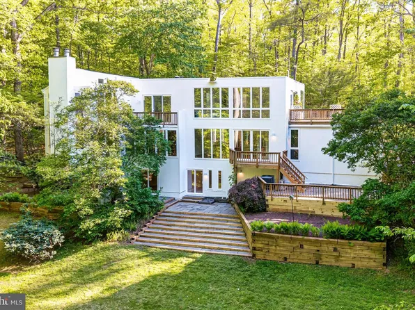 125 Eagles Mere Rd, Great Falls, VA 22066