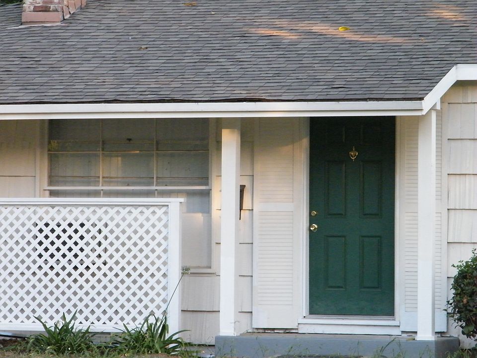 2nd image of 10608 Valley View Dr