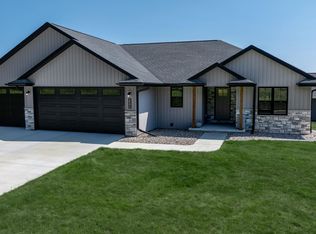 2592 Chambers Xing, Green Bay, WI 54313