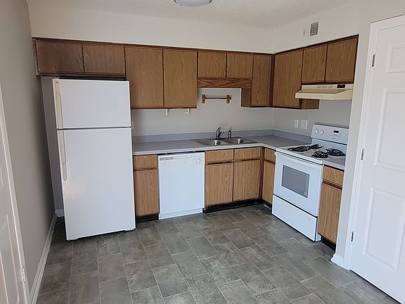 5th image of 2421 Woodstock Ave