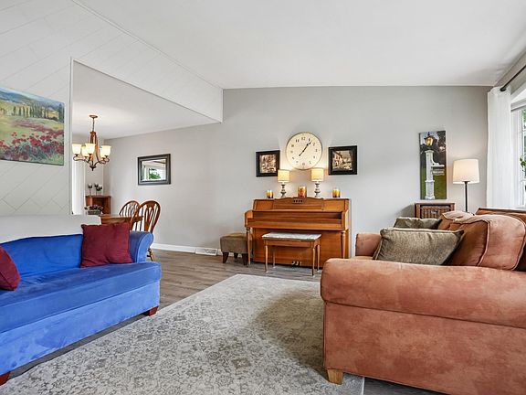 5th image of 85 W Woodcrest Ave