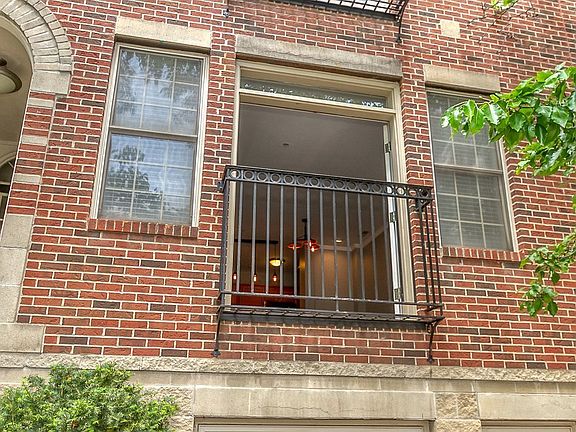 5th image of 420 E Ohio St #C