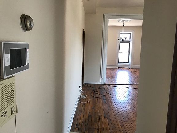 3rd image of 1576 N Clybourn Ave #3