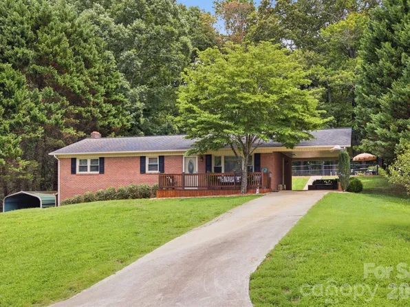 2516 Corolla Hills Dr, Lenoir, NC 28645