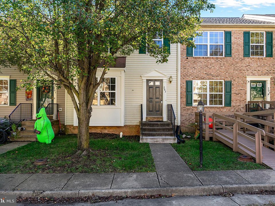 1st image of 203 Regina Ln