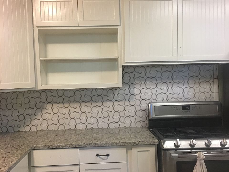 2nd image of 3723 Lakeview Dr