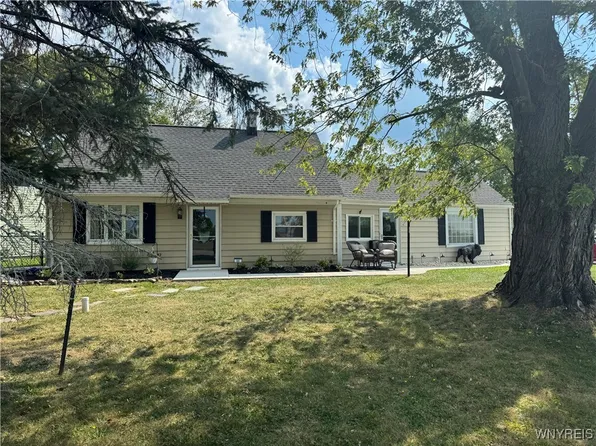 88 Elsie Ln, Grand Island, NY 14072