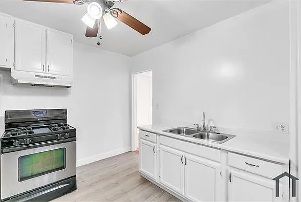 6537 Woodley Ave — Photo 10