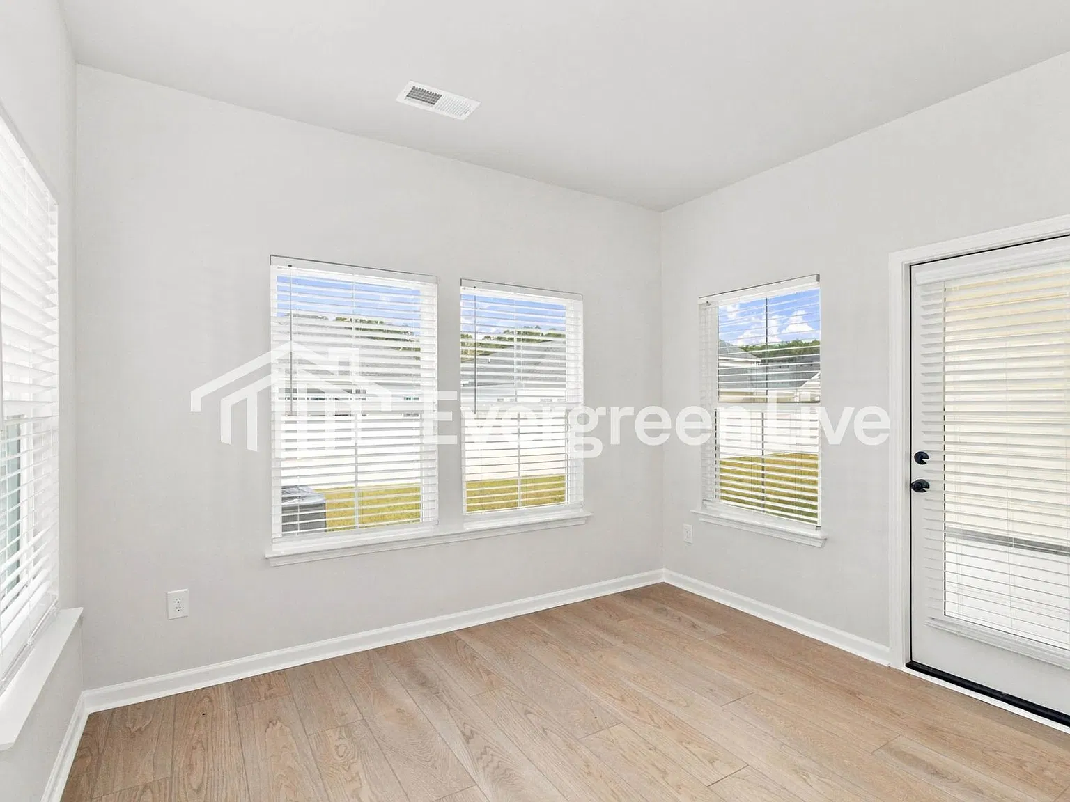 3 bed, 2.0 bath, 1748 sqft, $1,995 — Photo 4