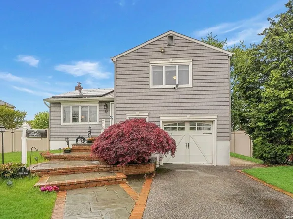 89 Midwood Avenue, Farmingdale, NY 11735