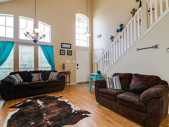 3rd image of 201 Larkspur Dr