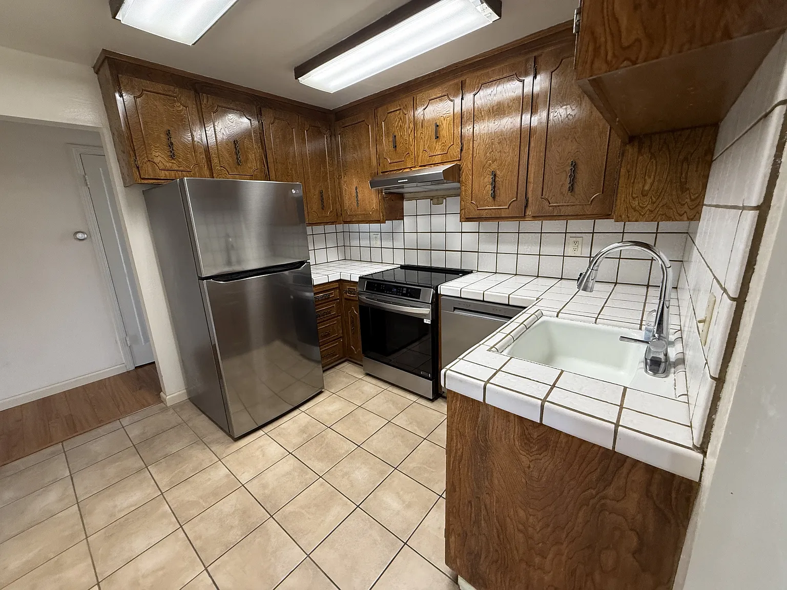 1384 Vista Grande - 1 — Photo 4