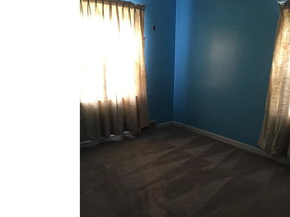 5th image of 156 Kenmore Ave NE
