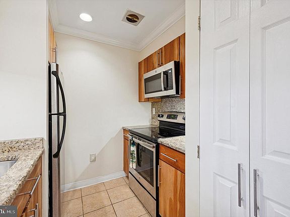 3rd image of 1601 Spring Garden St APT 205