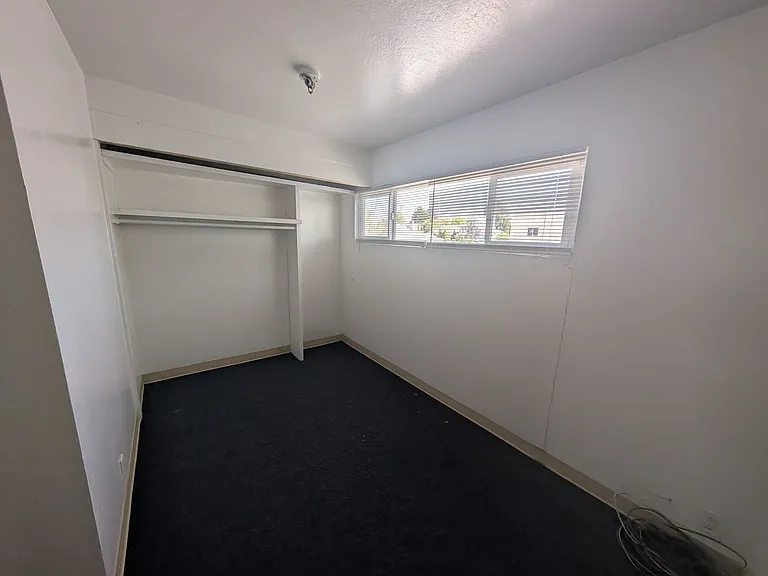 Comfortable one bedroom unit, convenient location to shopping and transportation — Photo 7