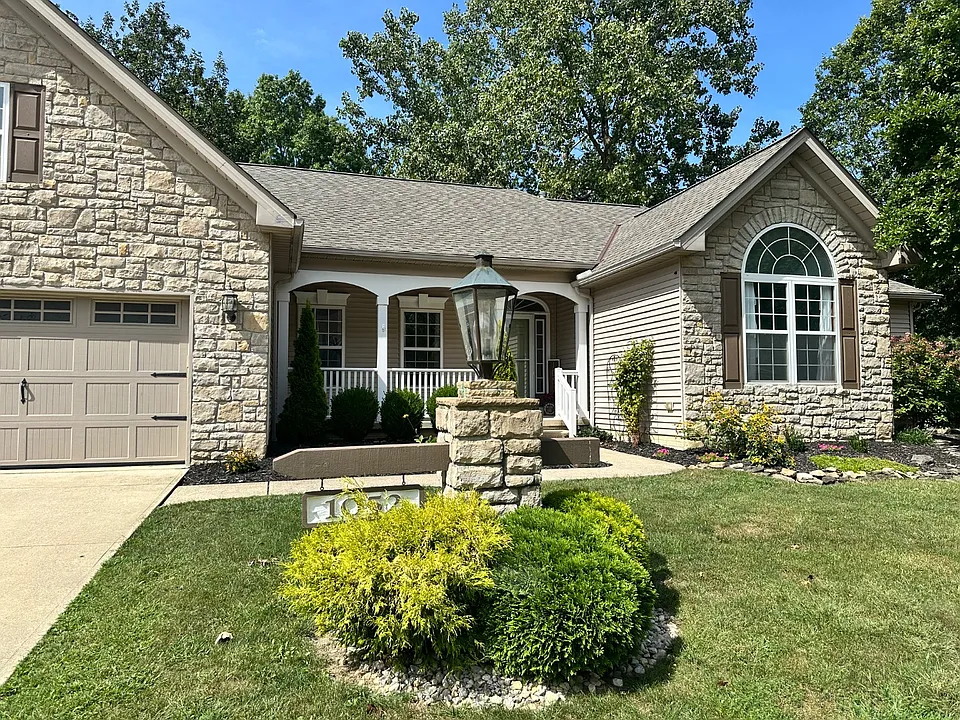 1052 Arrowhead Dr