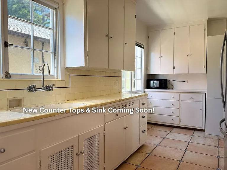 1739 Spruce St — Photo 32