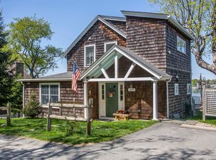 318 Riverside Dr, Tiverton, RI 02878