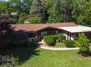 2210 W Applewood Ln, Glendale, WI 53209