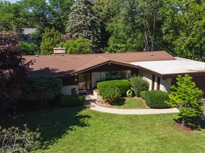 2210 W Applewood Ln, Glendale, WI, 53209