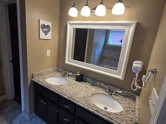 5th image of 2361 Della St