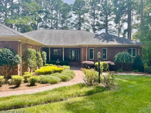 200 Pine Ridge Drive, Whispering Pines, NC 28327
