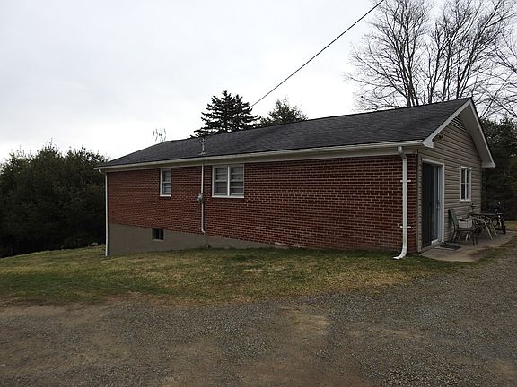 3rd image of 242 Fish Pond Dr