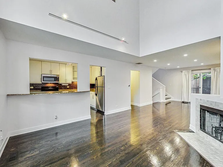 1449 W Lexington St #A — Photo 8