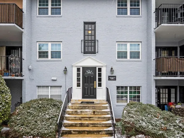 7087 Spring Garden Dr APT 202, Springfield, VA 22150
