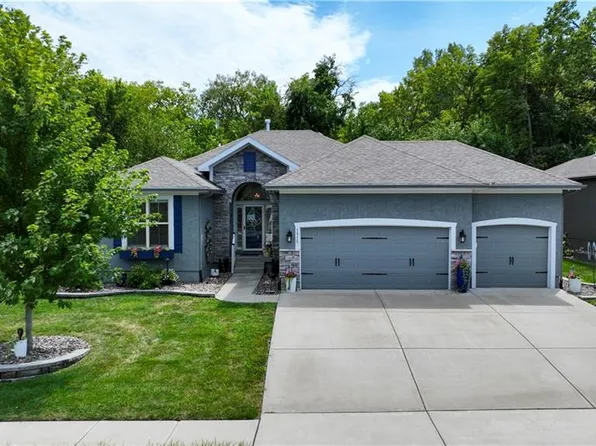1915 Creek View Ln, Raymore, MO 64083