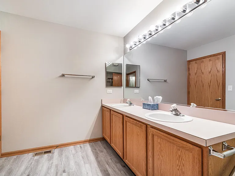 214 N Cathy Ln — Photo 16