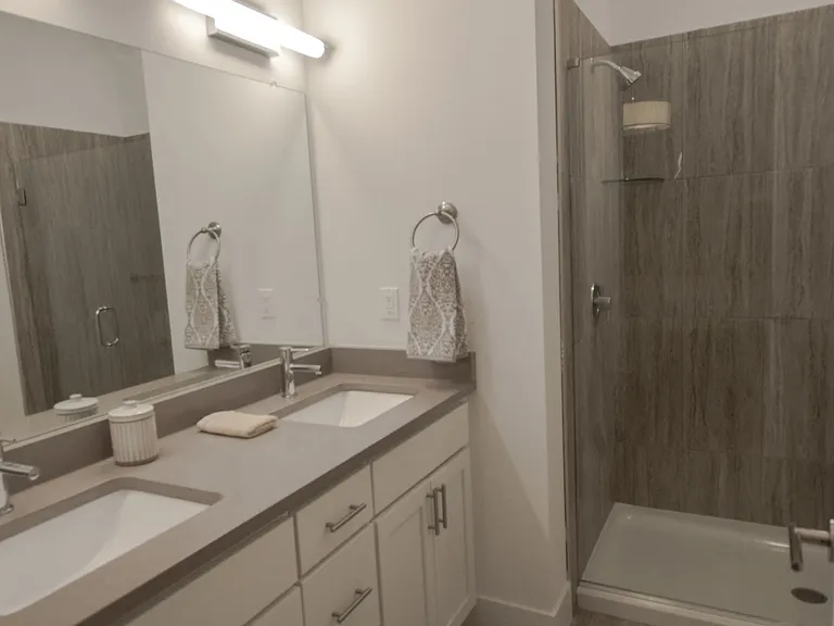 Cedar Valley Luxury Apartments — Photo 46